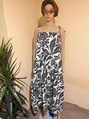Who What Wear Black and White Floral Tie-Strap Maxi Dress